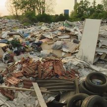 Građani su bijesni jer divlji deponiji još uvijek nije saniran (Foto: Dnevnik.hr) - 2