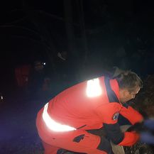 Spašavanje teško ozlijeđenog migranta (Foto: MUP)2