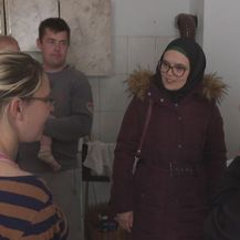 Časna sestra Blanka Jeličić, muallima Šejla Mujić-Kevrić i obitelj Čalušić (Foto: Dnevnik.hr)