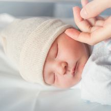 Odjeća od organskog pamuka ističe se kao najbolji odabir za novorođene bebe