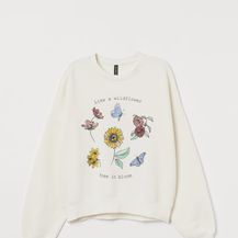 Bijela majica s cvjetnim motivima, 14.99 eura, H&M