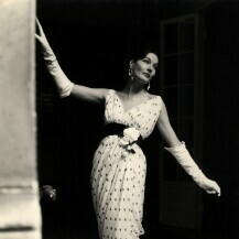 Točkasta haljina francuskog dizajnera Pierra Balmaina iz 50-ih godina prošlog stoljeća