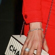 Jennifer Lopez s Chanelovom torbicom
