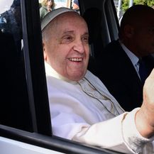 Papa Franjo izašao iz bolnice - 4