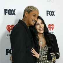 Cher je na dodjelu došla s dečkom Alexanderom Edwardsom
