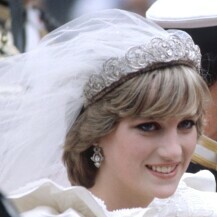 Princeza Diana na vjenčanju je nosila tijaru Spencer i veo dug skoro 8 metara