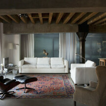 Otmjeni stan u potkrovlju uređen u šarmantnom rustikalnm stilu s kombinacijom modernog