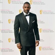 Idris Elba u smokingu