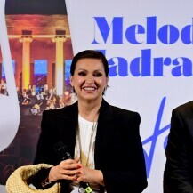Nina Badrić u Saint Laurent štiklama na predstavljanju Melodija Jadrana 2025. - 3
