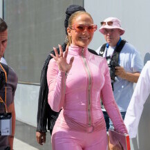 Jennifer Lopez na F1 stazi u Saudijskoj Arabiji 2025. - 4