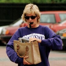 Princeza Diana 1996. s torbom uz Guccijeve Bamboo linije