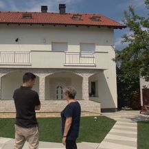 Ivan Forjan i Nevenka Glavica ispred kuće čija je fasada obnovljena s pomoću državnih sredstava (Foto: Dnevnik.hr)