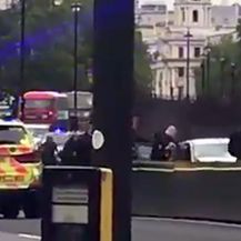 Automobil se zabio u zgradu britanskog parlamenta (Foto: AFP)
