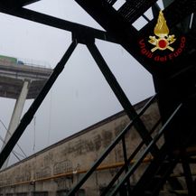 Srušeni vijadukt na autocesti kod Genove (Foto: Reuters)