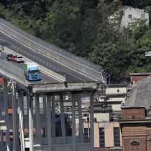 Potraga za preživjelima u Genovi (Foto: AFP)