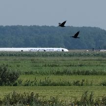 Avion Ural Airlinesa prinudno sletio u polje (Foto: AFP) - 2