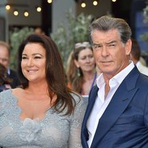 Pierce Brosnan i Keely Shaye Smith (Foto: Profimedia)
