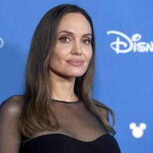 Angelina Jolie je velika ljubiteljica male crne haljine