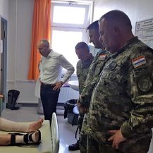 Ministar Krstičević posjetio ranjenog vojnika u bolnici u Njemačkoj (Foto: MORH)