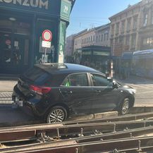 Upala u rupu na tračnicama na Ilici - 4