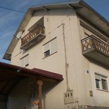 Kuća oštećena u potresu - 3