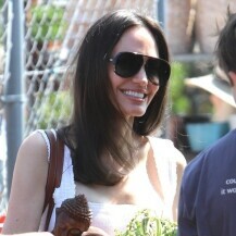 Angelina Jolie u kupovini biljaka