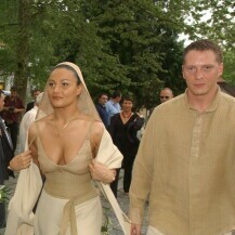 Martina Tomčić i Ženja Moskaljov vjenčali su se odjeveni u vrlo netipične svadbene komade