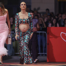 Bosanskohercegovačka glumica Ida Keškić pokazala je goli trudnički trbuh na crvenom tepihu SFF-a - 1