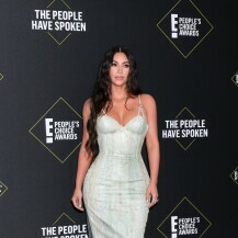 Kim Kardashian u haljini sa životinjskim uzorkom