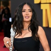 Salma Hayek u Guccijevim srebrnim platformama - 2