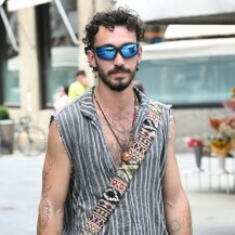 Muškarac sa špice oduševio je kul stavom i kombinacijom