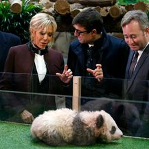 Brigitte Macron prilikom posjeta zoološkom vrtu