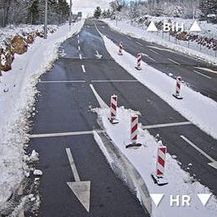Snijeg na graničnom prijelazu Aržano (Foto: HAK)