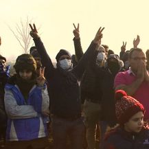 Okupljanje migranata uz hrvatsku granicu (Foto: Dnevnik.hr) - 5