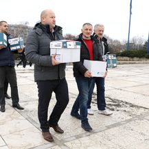 Taksisti idu u ministarstvo (Foto: Pixell)