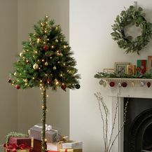 Božićno drvce idealno za roditelje s malom djecom, ali i vlasnike mačaka