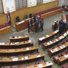 Zastupnici oporbe su blokirali odvijanje sjenice (Foto: Dnevnik.hr)