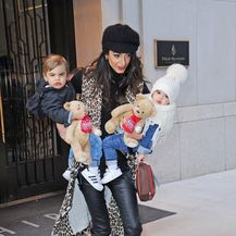 Amal Clooney s blizancima (Foto: Profimedia)