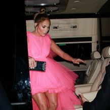 Jennifer Lopez u ekstravagantnoj haljini Giambattiste Vallija