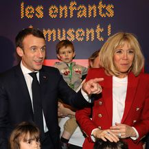 Emmanuel i Brigitte Macron na božićnoj zabavi