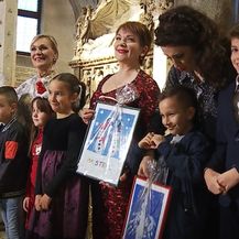 Doris Dragović, Zorica Kondža i Jelena Burazin s djecom iz doma Maestral - 3