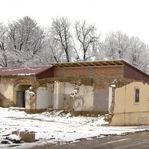 Kuća uništena u potresu