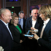 Luka Modrić potpisuje autobiografiju svojoj mami Radojki 2019. godine