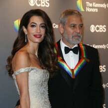 Amal Clooney u svjetlucavoj haljini modne kuće Valentino - 1
