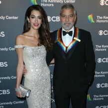 Amal i George Clooney u svjetlucavoj haljini