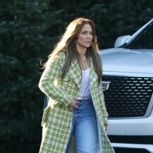 Jennifer Lopez u kaputu modne kuće Chanel