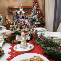 Božićno uređenje kuće Daniele Bobanović iz Rijeke u crveno-zlatnoj kombinaciji - 3