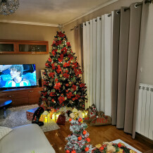 Božićno uređenje kuće Daniele Bobanović iz Rijeke u crveno-zlatnoj kombinaciji - 6