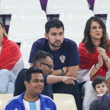 Davorka Dalić i Toni Dalić, supruga i sin Zlatka Dalića, na utakmici Hrvatske i Argentine