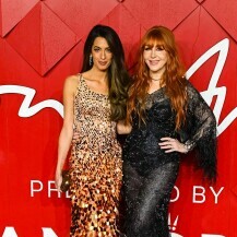 Amal Clooney i Charlotte Tilbury na British Fashionm Awardsima